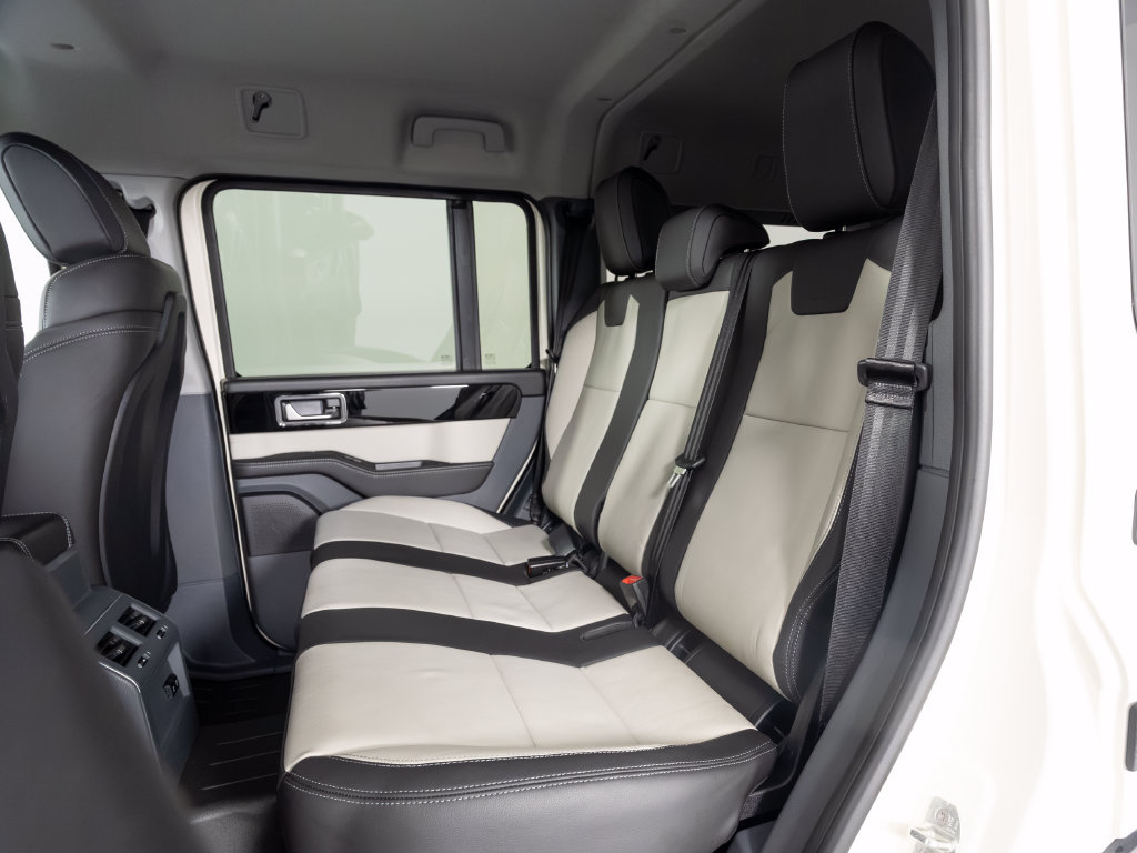 Used 2025 INEOS Grenadier Station Wagon AWD/4WD image 36