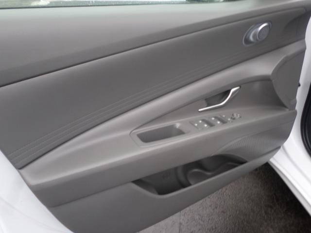Used 2024 Hyundai Elantra SEL image 31