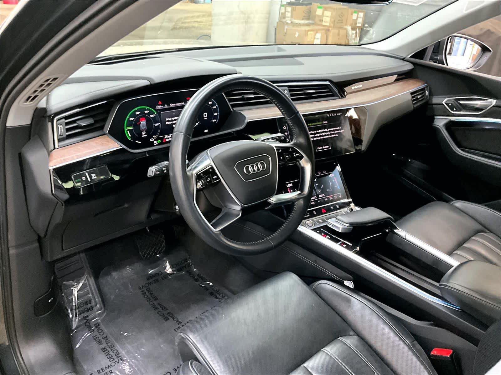 Used 2019 Audi e-tron Prestige w/ Prestige Package AWD/4WD image 18