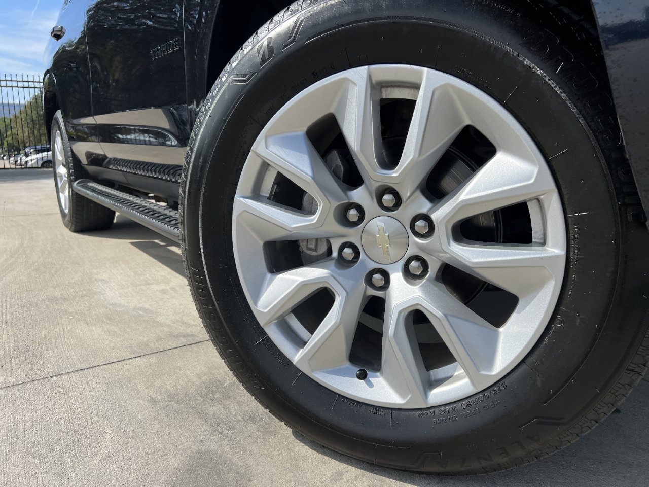 Used 2023 Chevrolet Tahoe Z71 w/ Luxury Package AWD/4WD image 6