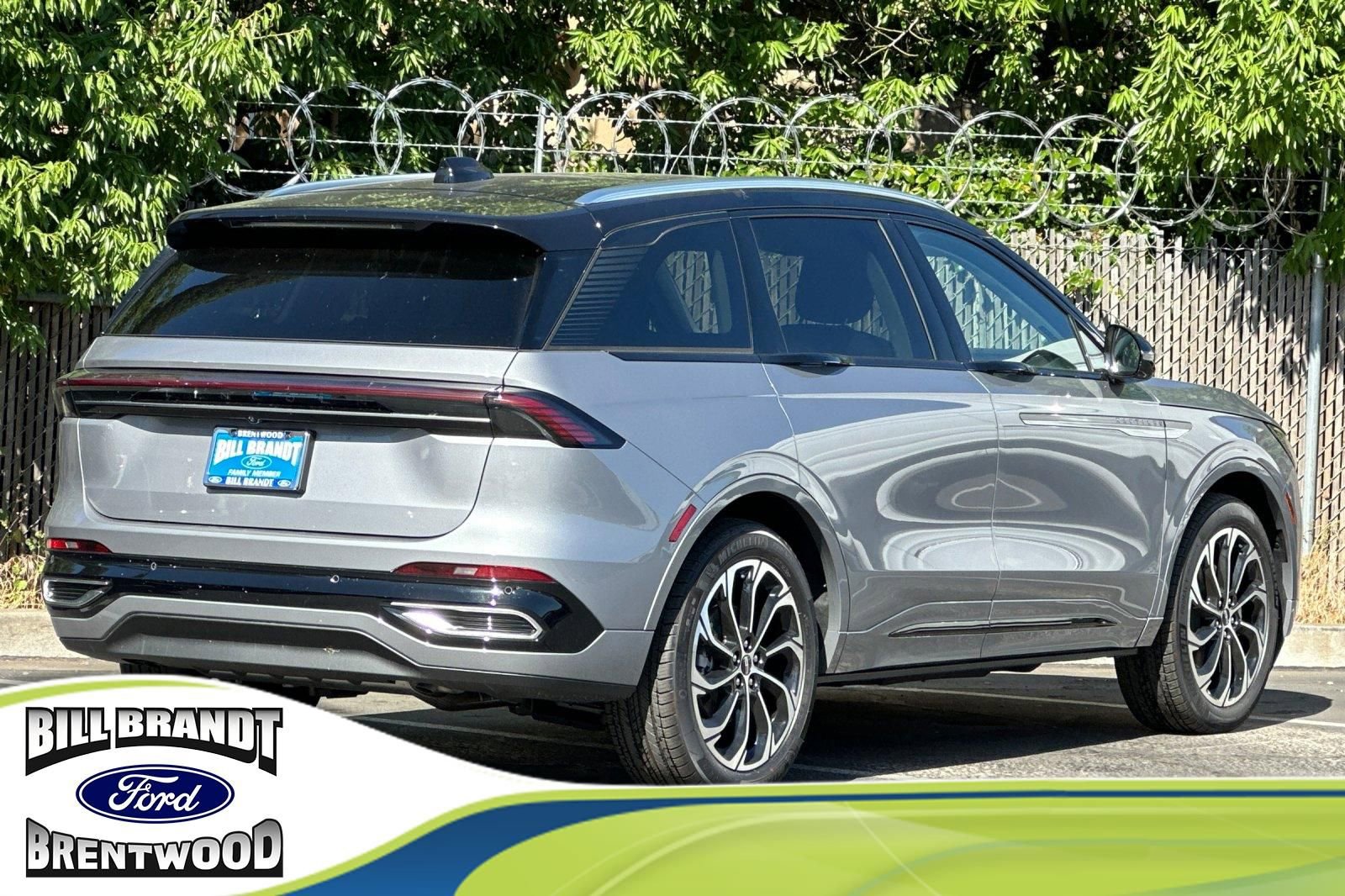 Used 2025 Lincoln Nautilus Reserve image 3