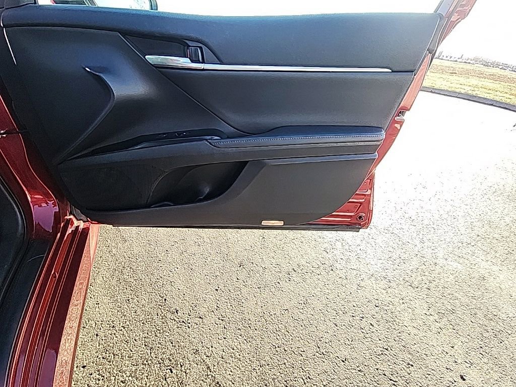 Used 2019 Toyota Camry XLE image 30
