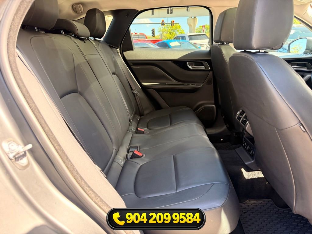 Used 2018 Jaguar F-PACE Premium image 32