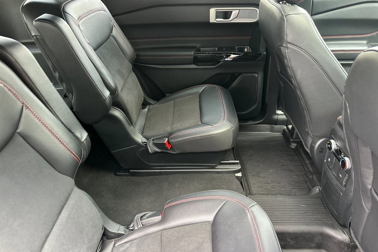 Used 2023 Ford Explorer ST-Line w/ Class IV Trailer Tow Package image 27