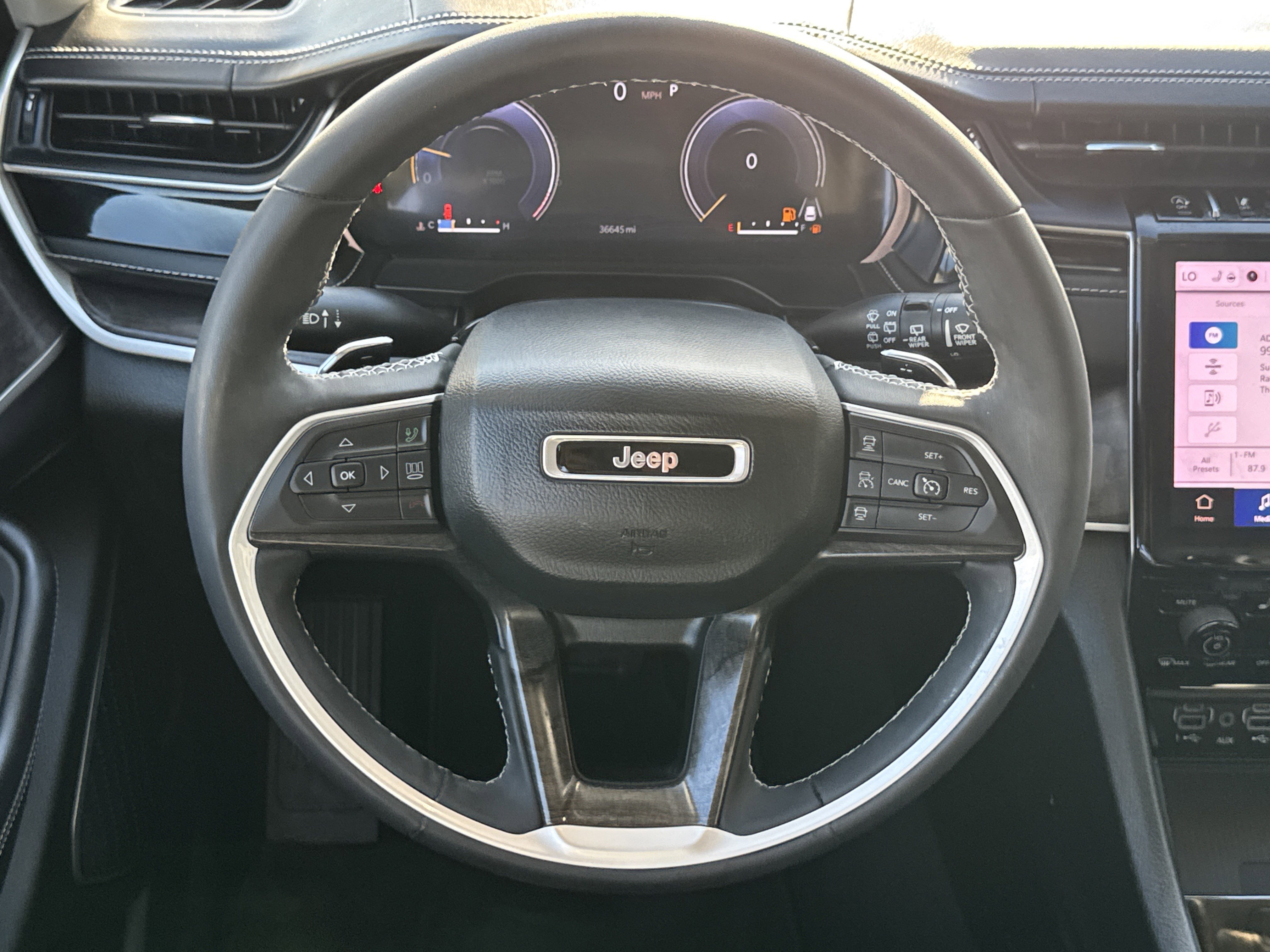 Used 2023 Jeep Grand Cherokee L Limited w/ Luxury Tech Group II image 15