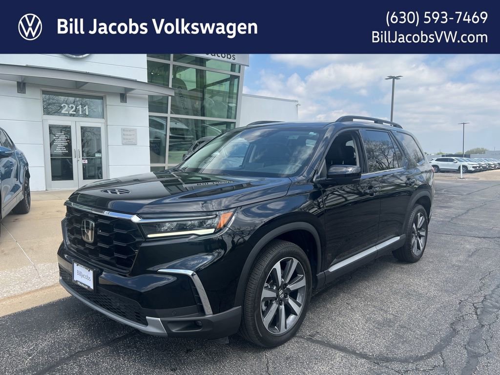 Used 2024 Honda Pilot Touring image 1