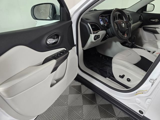 Used 2020 Jeep Cherokee Latitude Plus image 21