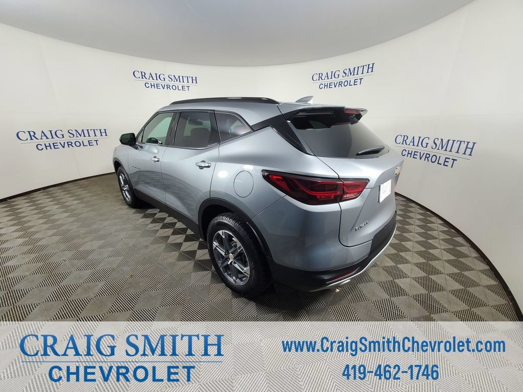 Used 2024 Chevrolet Blazer LT w/ Convenience Package FWD image 3
