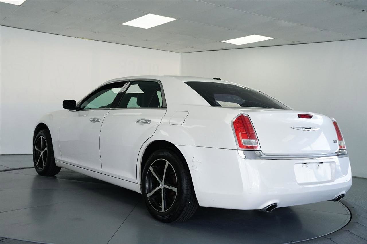 Used 2011 Chrysler 300 Limited image 7