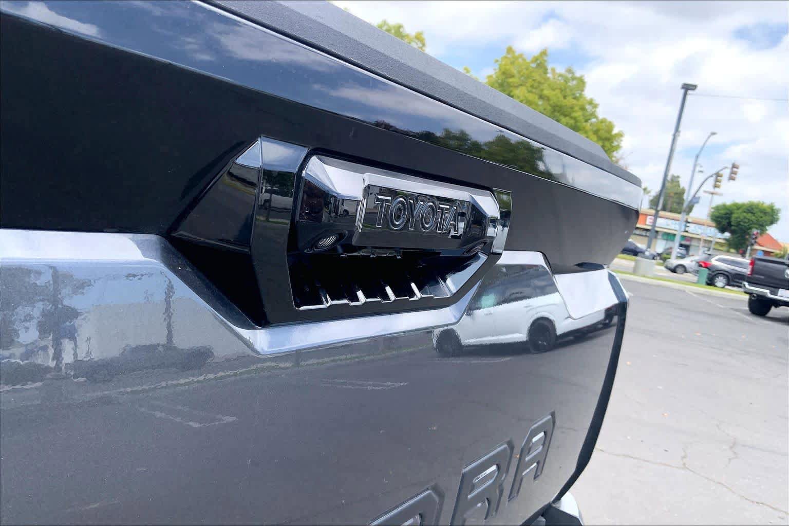 Used 2026 Toyota Tundra Platinum w/ TRD Off-Road Package AWD/4WD image 29