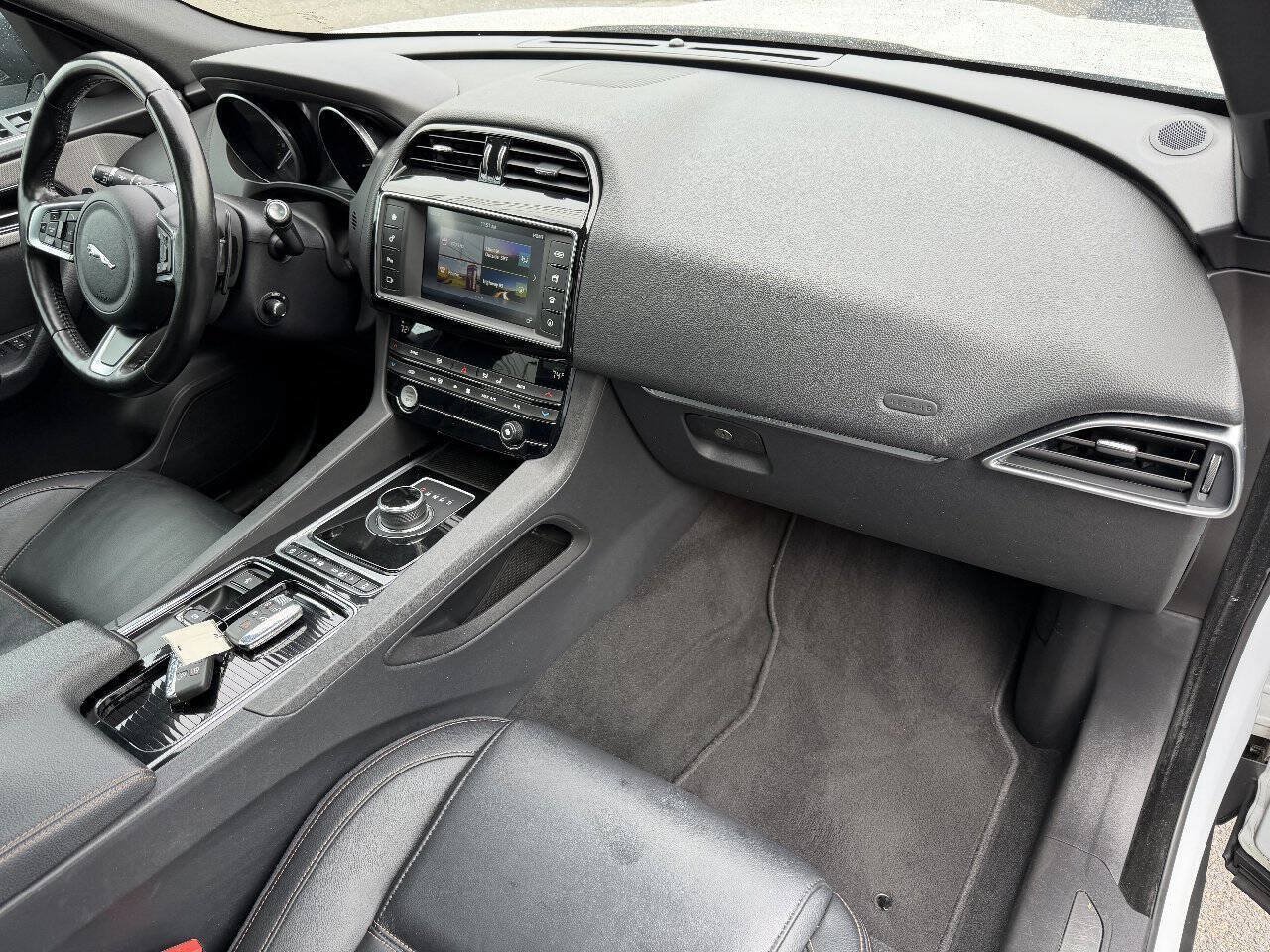 Used 2018 Jaguar F-PACE Prestige AWD/4WD image 21