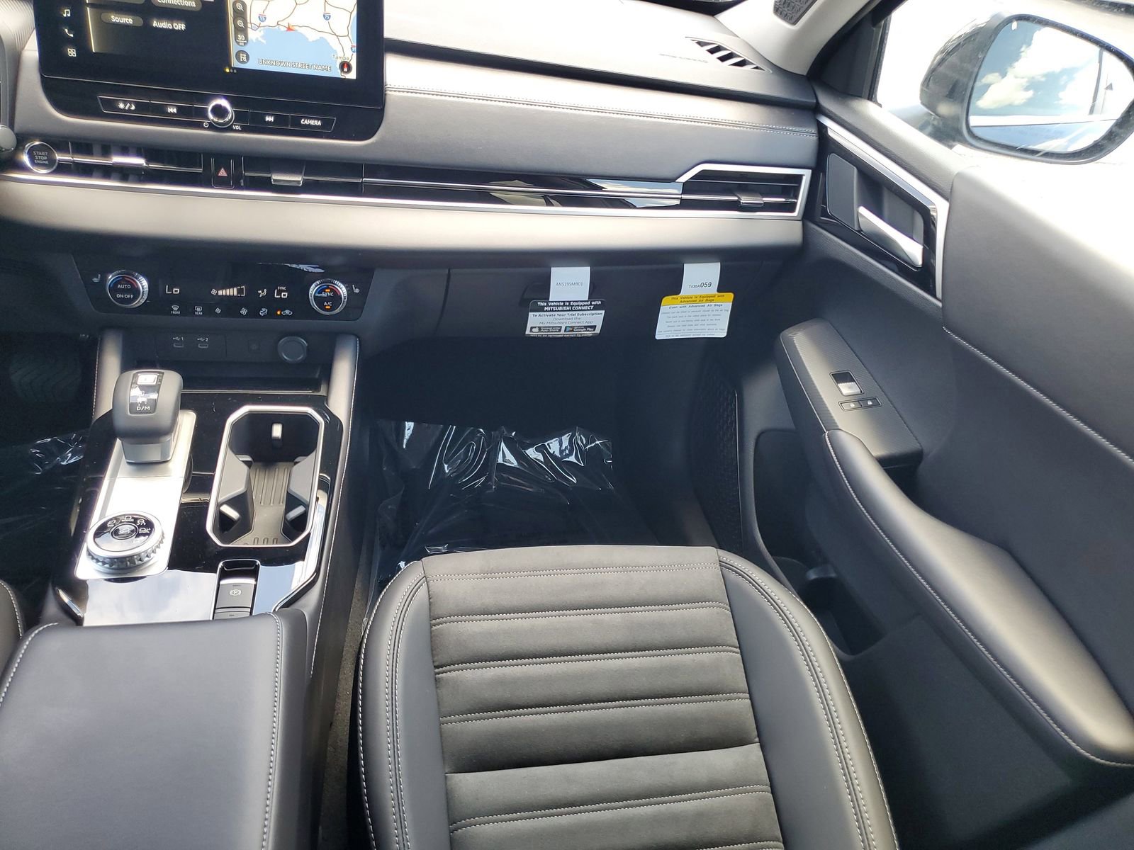 New 2025 Mitsubishi Outlander SE image 26