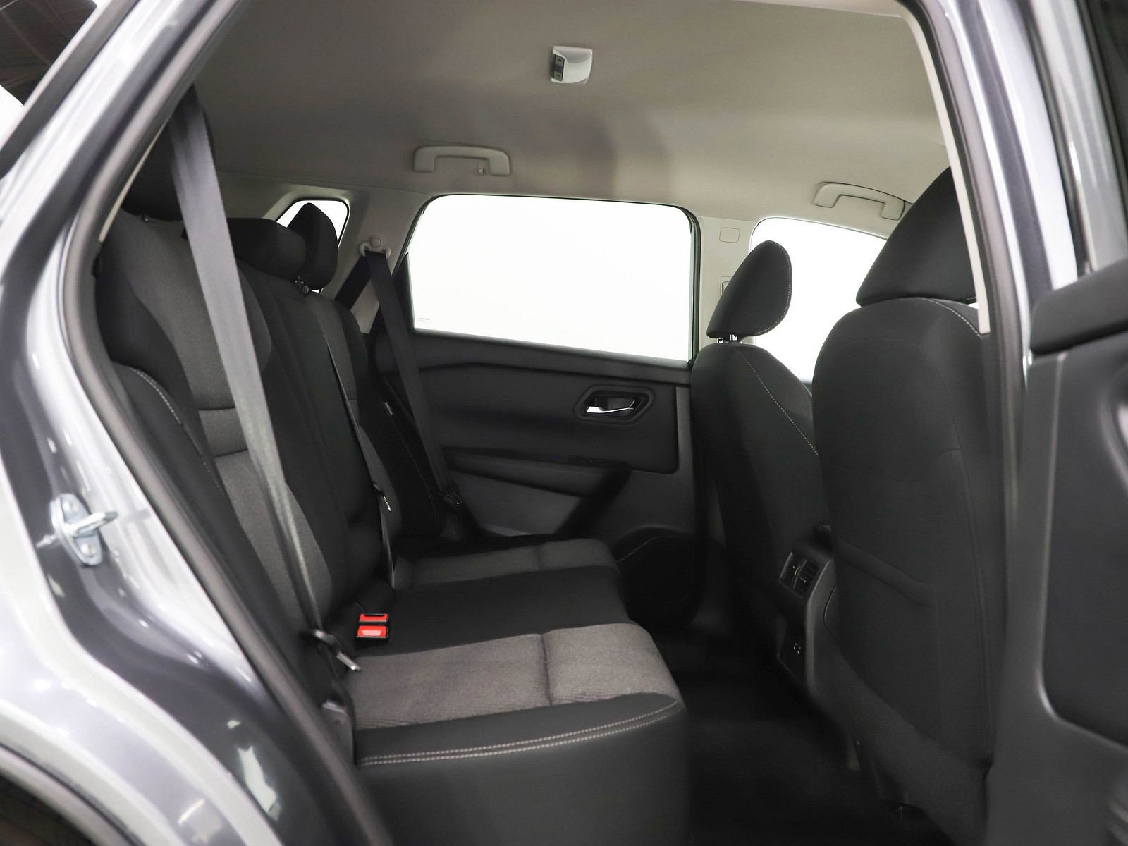 Used 2025 Nissan Rogue SV image 13