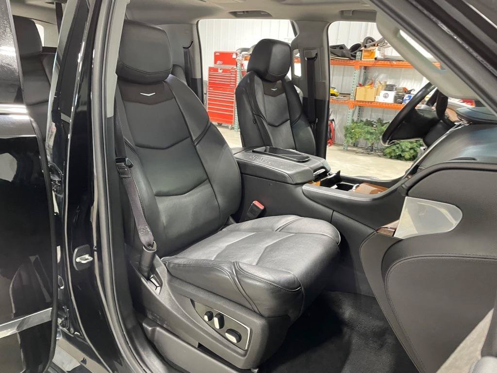 Used 2016 Cadillac Escalade ESV Luxury AWD/4WD image 24
