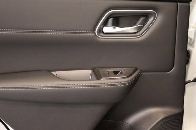 New 2026 Nissan Rogue Platinum image 7