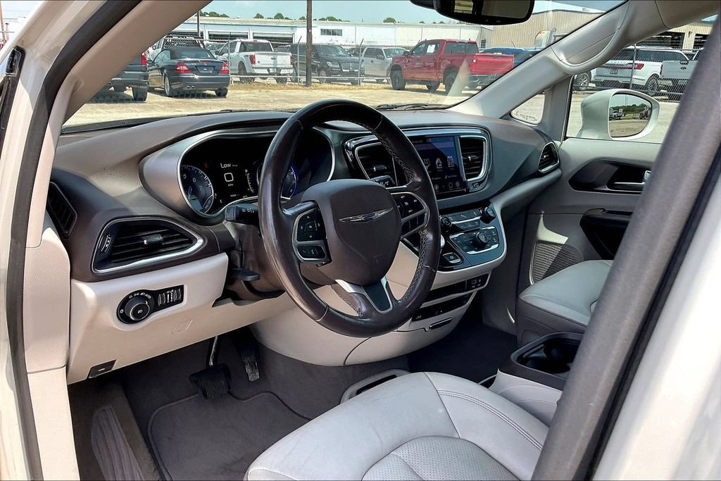 Certified 2019 Chrysler Pacifica Touring-L Plus FWD image 14