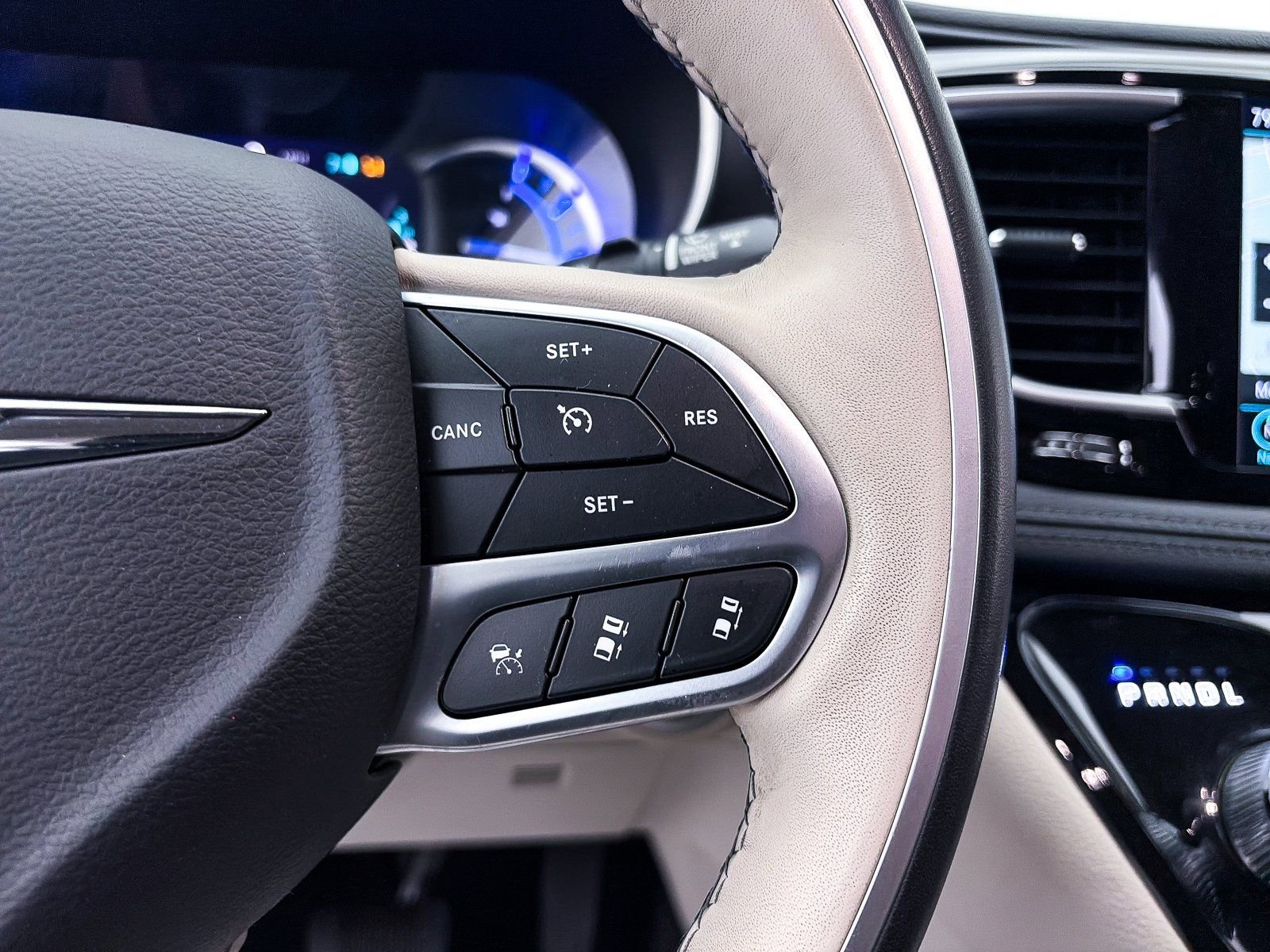 Used 2020 Chrysler Pacifica Limited w/ Advanced Safetytec Group image 34