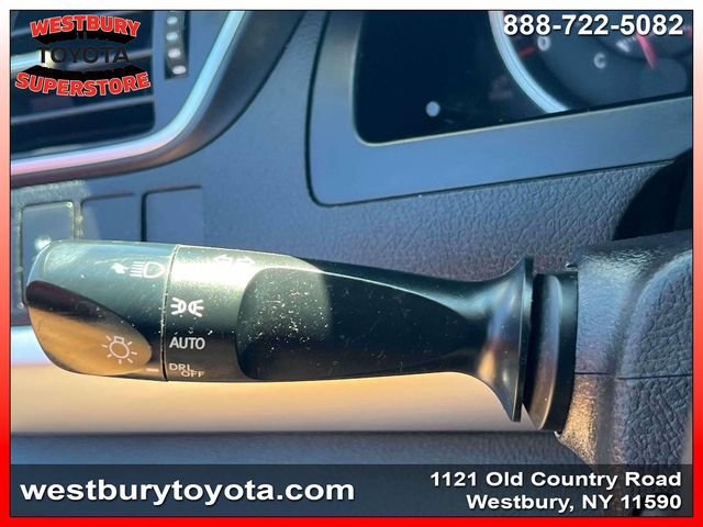 Used 2016 Toyota Camry SE w/ Moonroof Package FWD image 22
