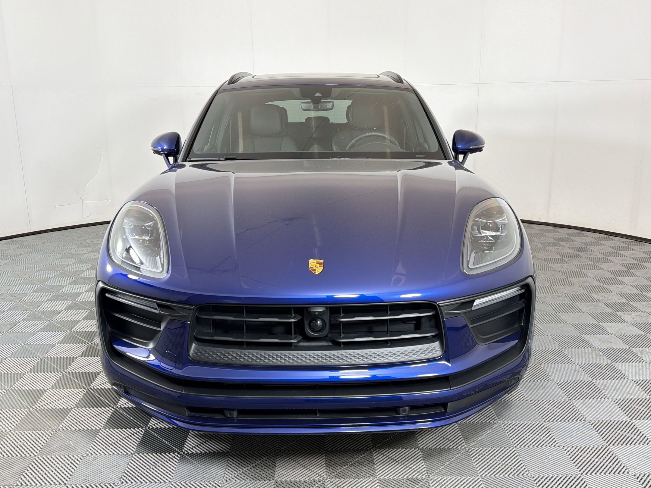 Used 2025 Porsche Macan image 7