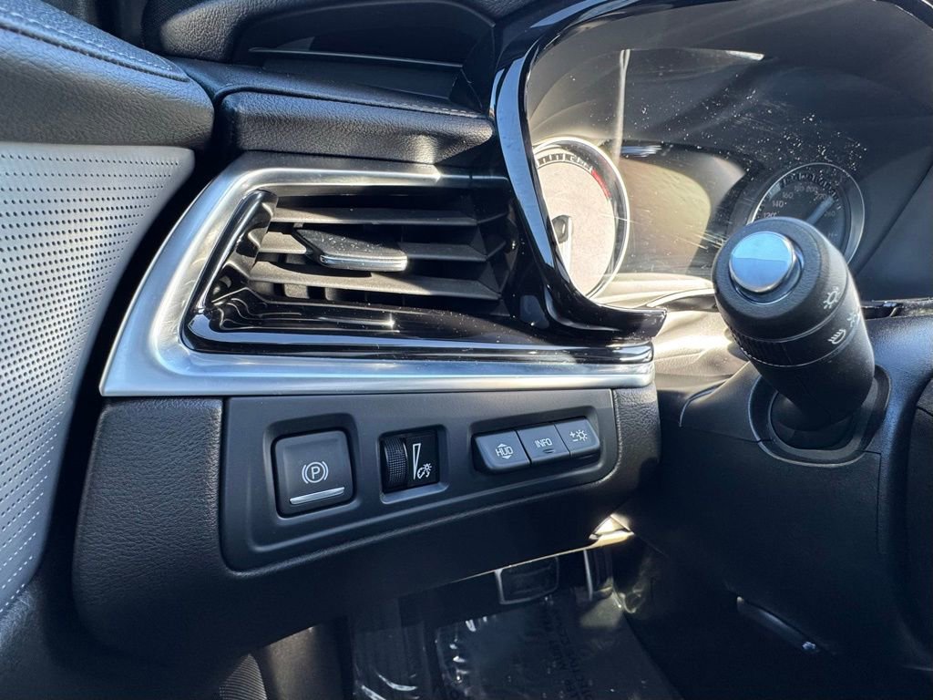 Used 2024 Cadillac XT6 Sport w/ LPO, ONYX Package image 19