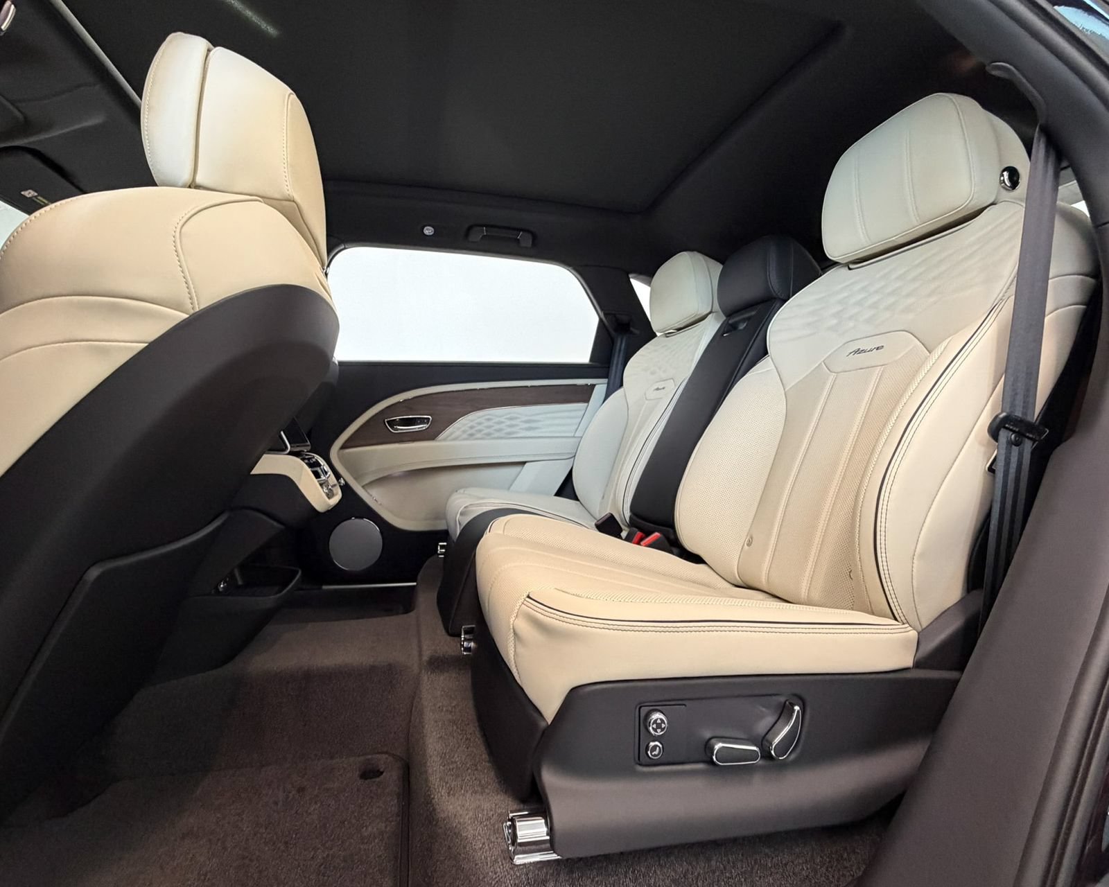 New 2026 Bentley Bentayga Extended Wheelbase AWD/4WD image 50