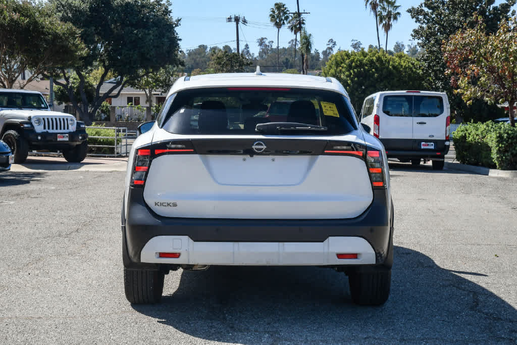 Used 2025 Nissan Kicks SV FWD image 7