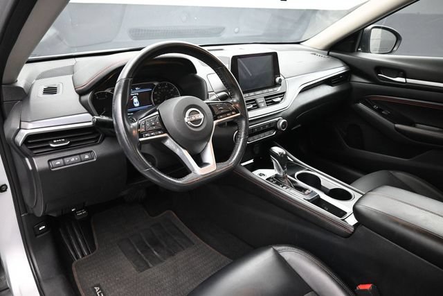 Used 2023 Nissan Altima 2.5 SR FWD image 14
