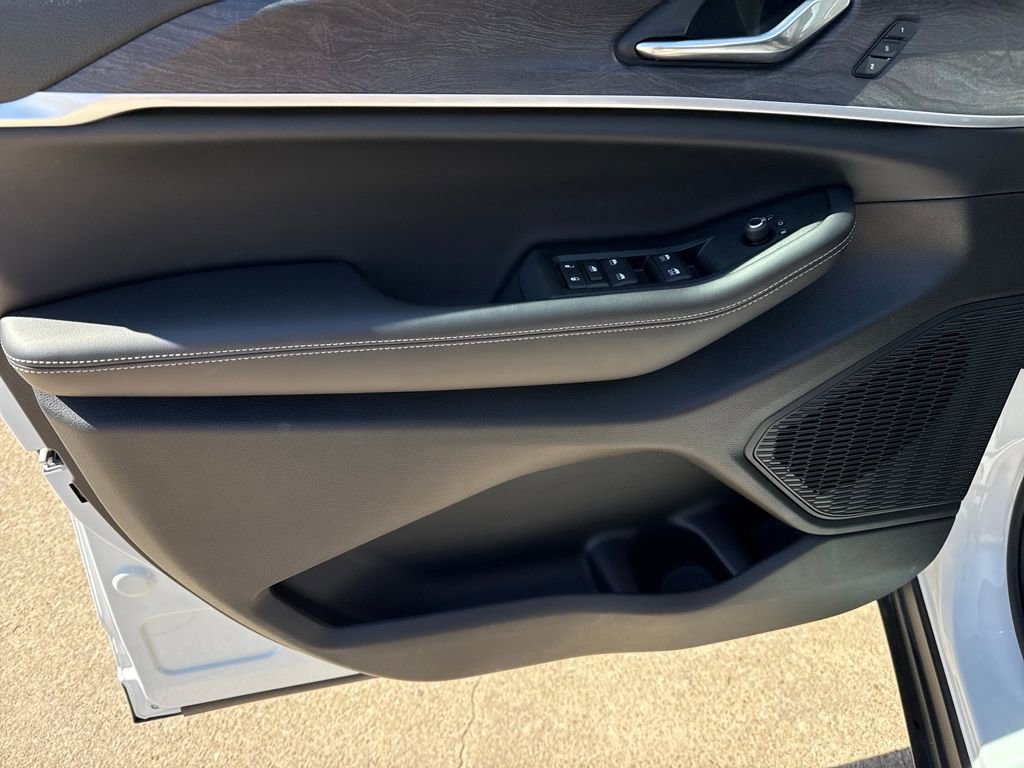 New 2025 Jeep Grand Cherokee L Limited w/ Black Appearance Package image 10