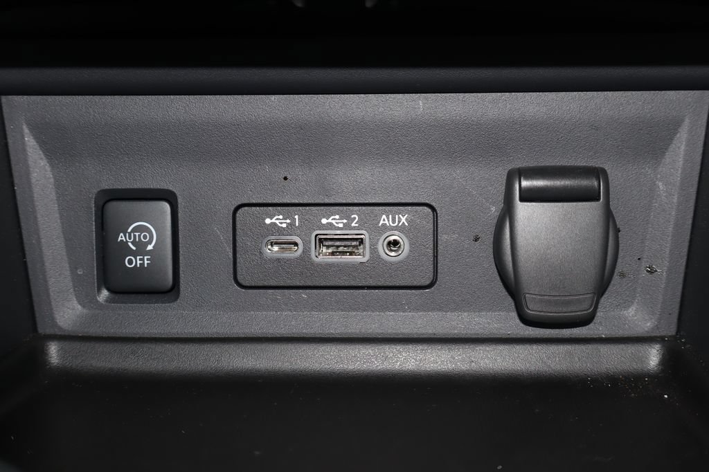 Used 2025 Nissan Sentra SR FWD image 26