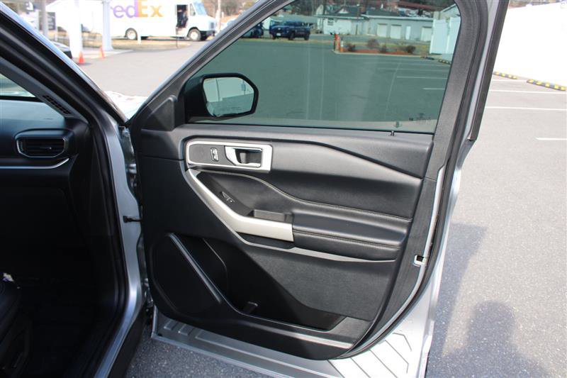 Used 2021 Ford Explorer XLT w/ Equipment Group 202A RWD image 14