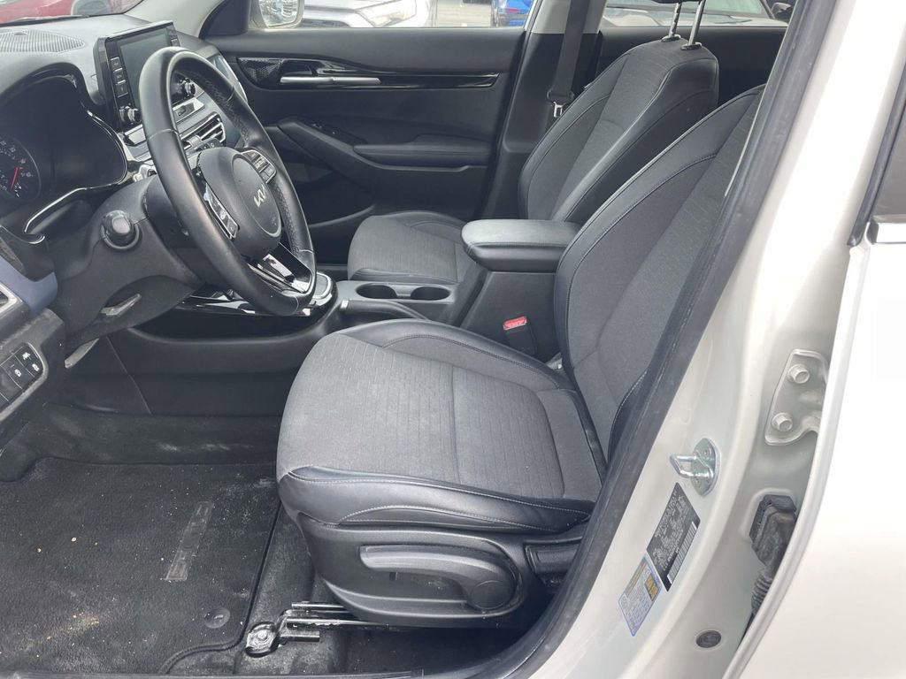 Used 2023 Kia Seltos S image 29
