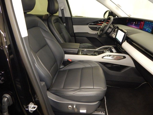 Used 2024 Lincoln Nautilus Premier image 17