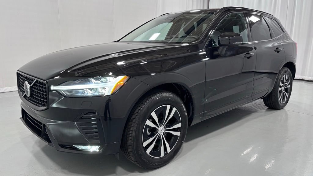 Certified 2025 Volvo XC60 B5 Core AWD/4WD image 1