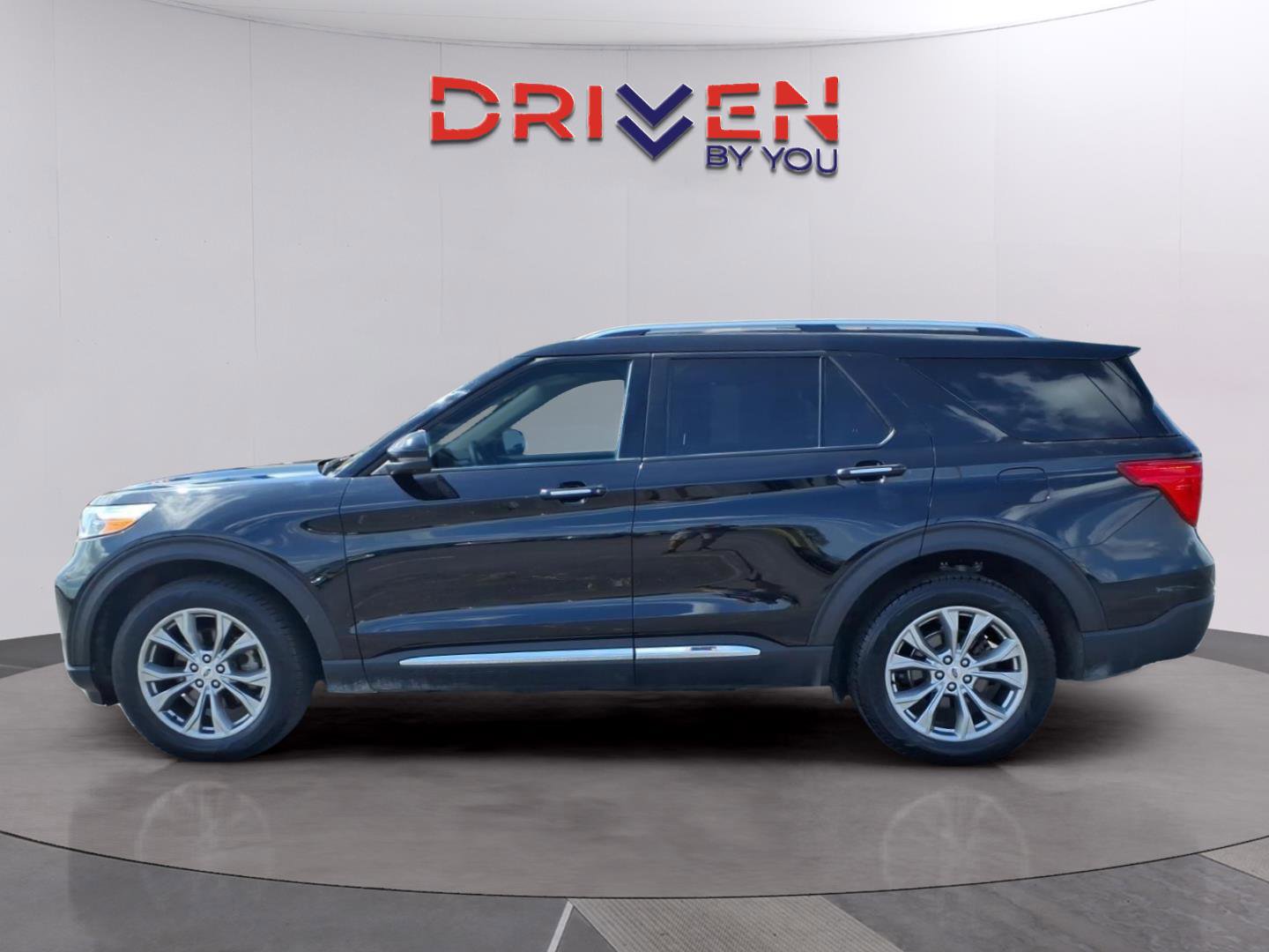 Used 2023 Ford Explorer Limited w/ Equipment Group 301A AWD/4WD image 2