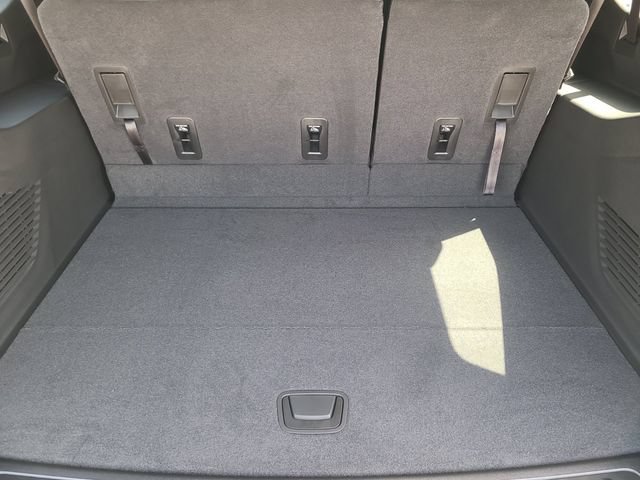 New 2026 Chevrolet Suburban LS w/ LPO, Dark Essentials Package RWD image 9