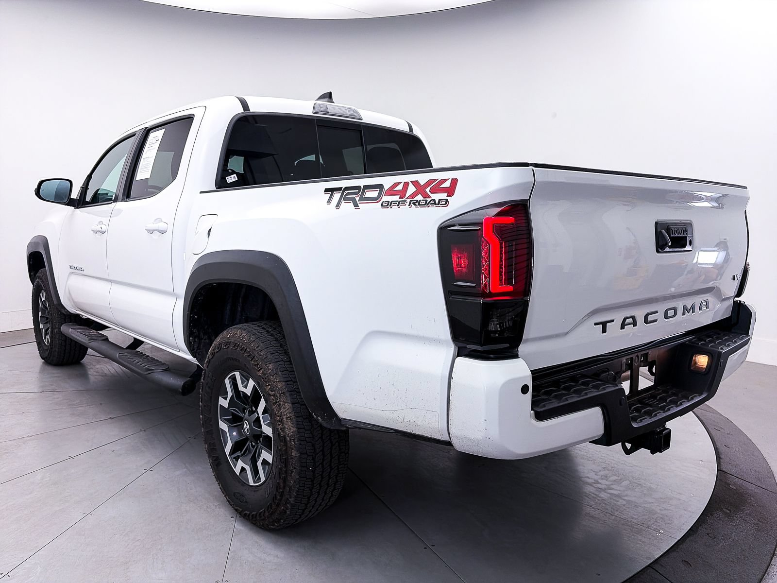 Used 2021 Toyota Tacoma TRD Off-Road w/ Technology Package AWD/4WD image 13