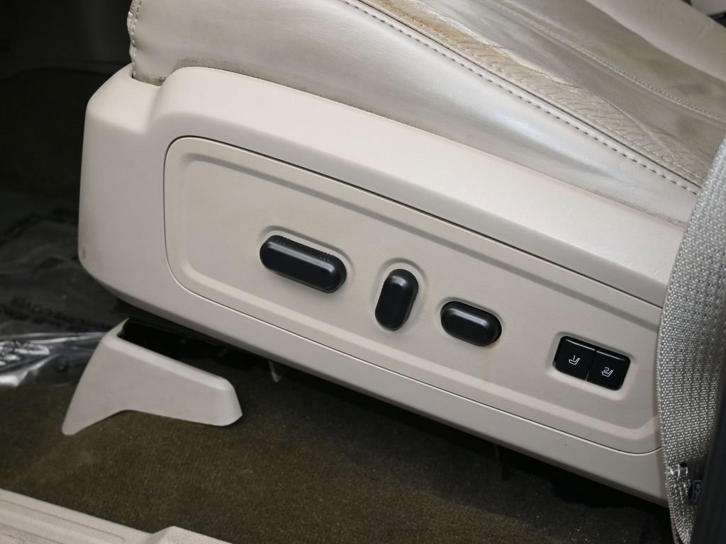 Used 2016 Lincoln Navigator Select image 13