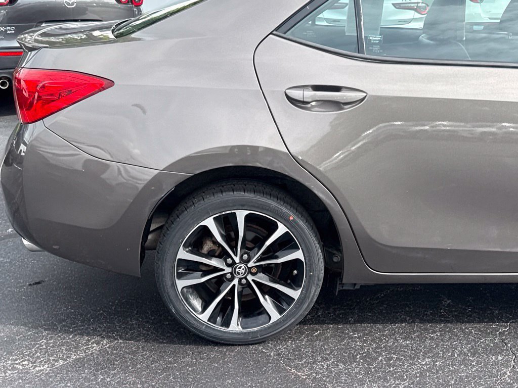 Certified 2017 Toyota Corolla SE w/ SE Premium Package FWD image 9