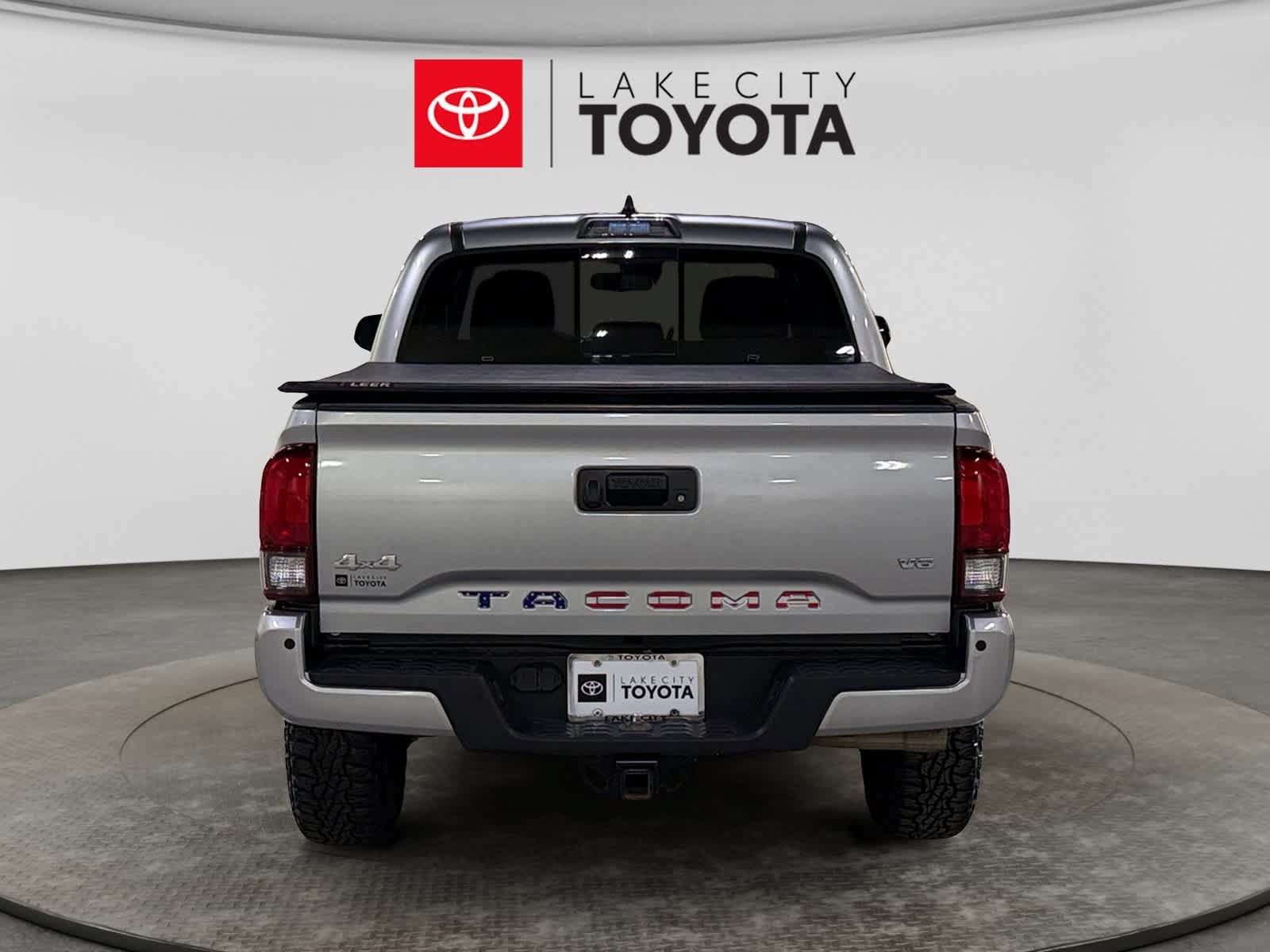 Used 2023 Toyota Tacoma SR5 AWD/4WD image 7