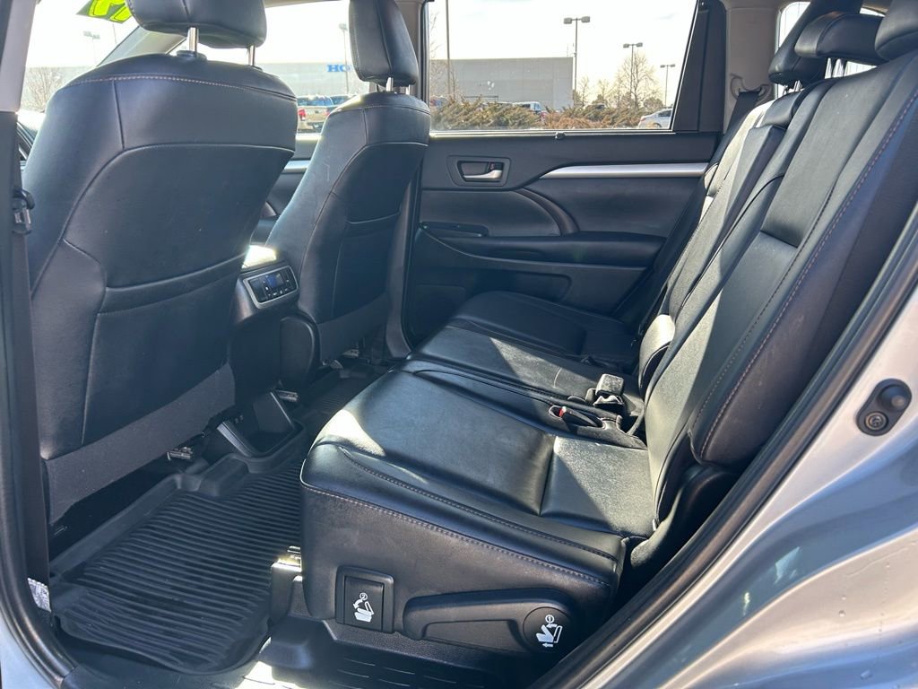 Used 2019 Toyota Highlander XLE image 26