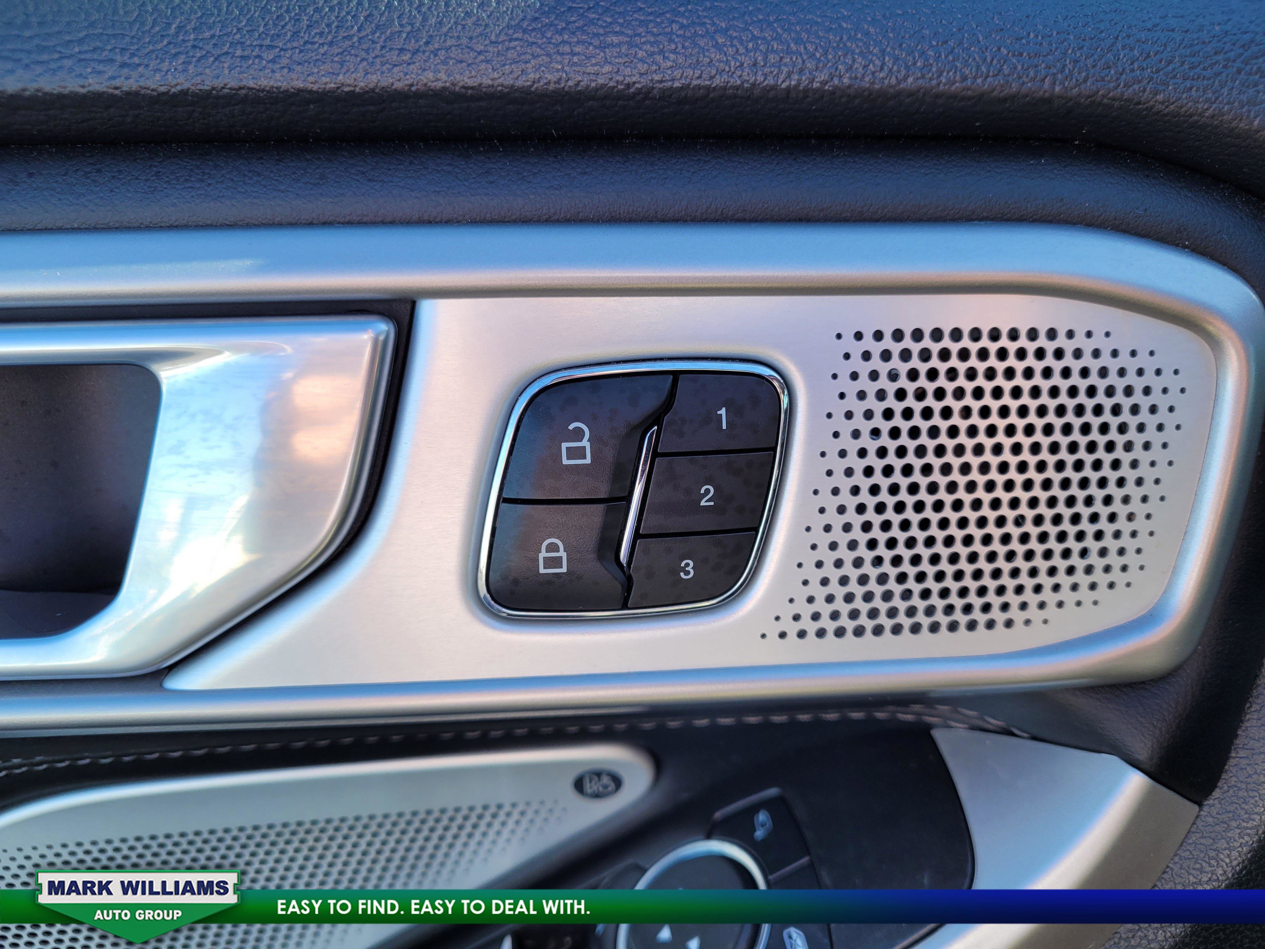 Used 2023 Ford Explorer Limited w/ Limited Technology Package image 29