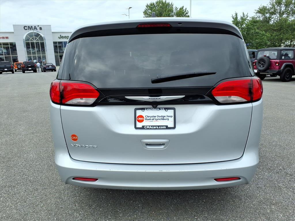 Used 2023 Chrysler Voyager LX FWD image 5