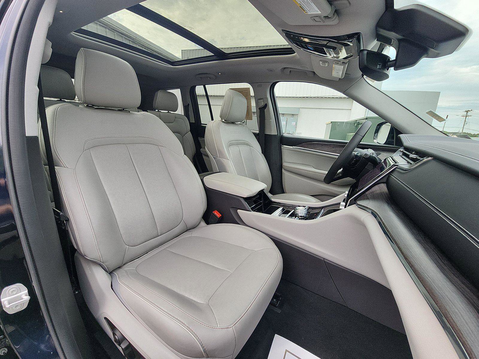 Used 2022 Jeep Grand Cherokee Overland image 24