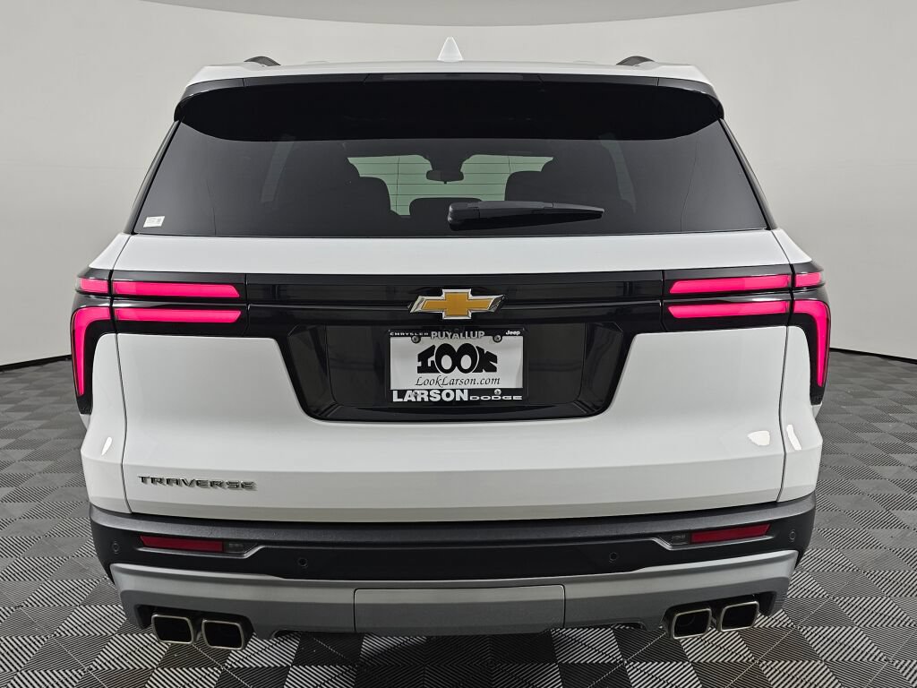 Used 2025 Chevrolet Traverse LT w/ Driver Confidence Package FWD image 4