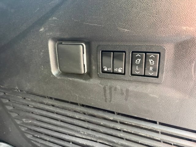 Used 2021 GMC Yukon AT4 w/ Rear Media and Nav Package AWD/4WD image 8