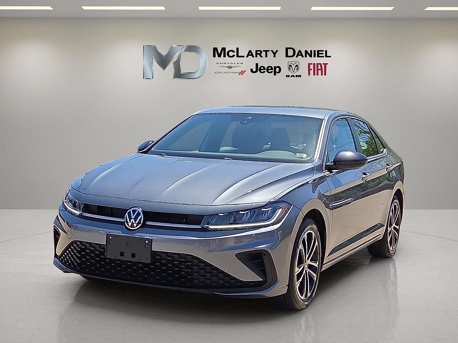 Used 2025 Volkswagen Jetta Sport FWD image 2