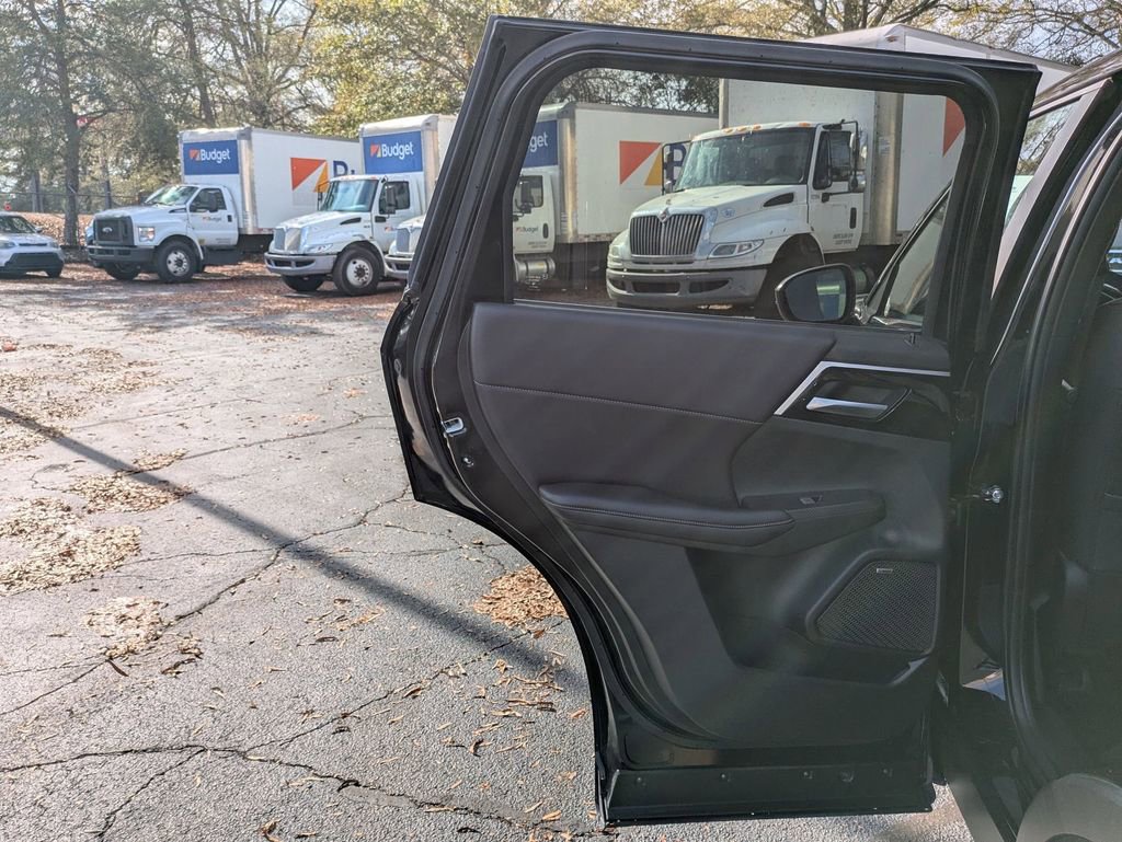 Used 2025 Mitsubishi Outlander SE image 24