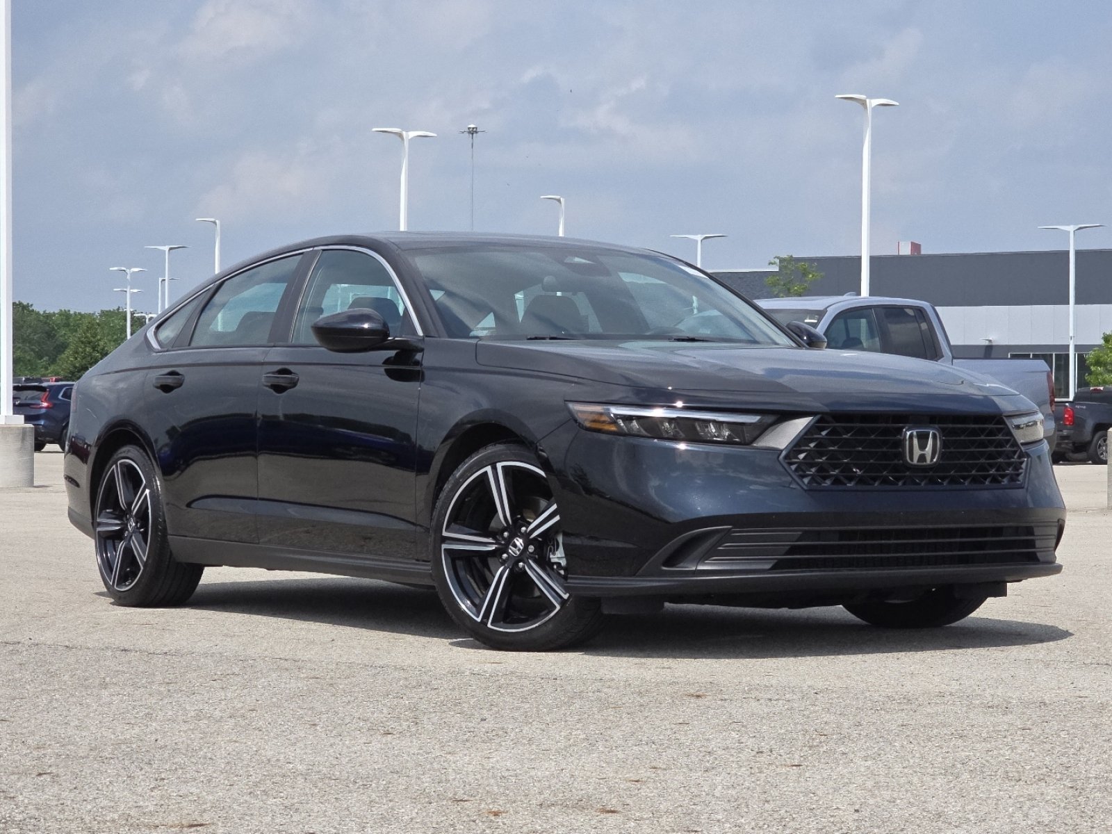 Used 2023 Honda Accord Sport image 2