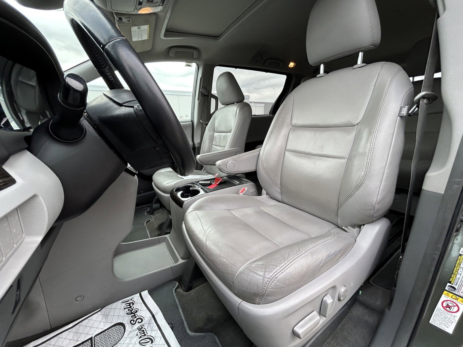 Used 2018 Toyota Sienna XLE w/ Carpet Mat Package image 11