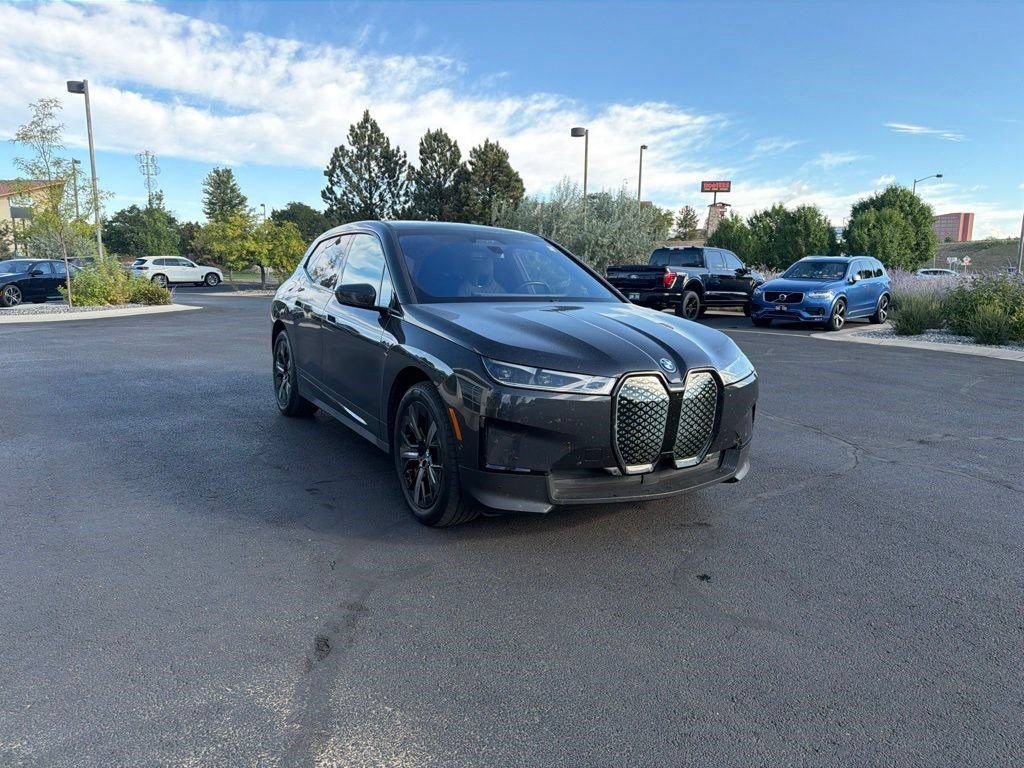 Used 2024 BMW iX xDrive50 w/ Premium Package AWD/4WD image 7